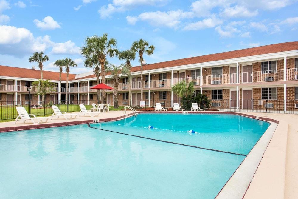 Super 8 By Wyndham * Lake City