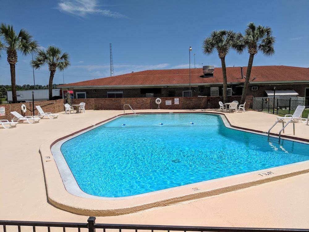 Super 8 By Wyndham * Lake City
