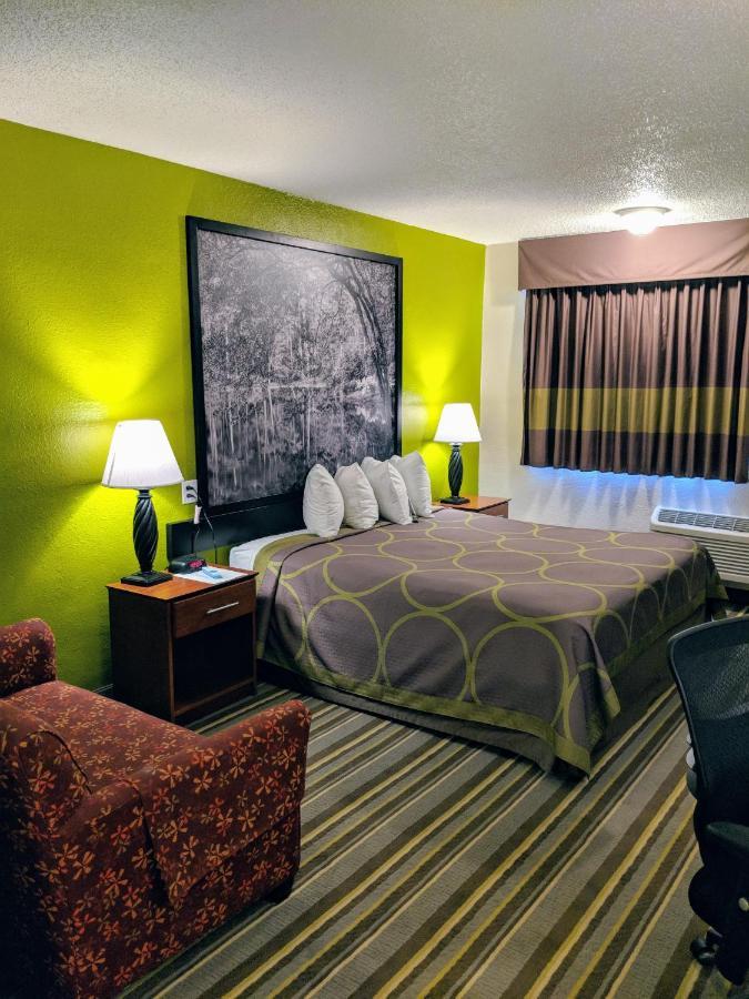 Super 8 By Wyndham Lake City
